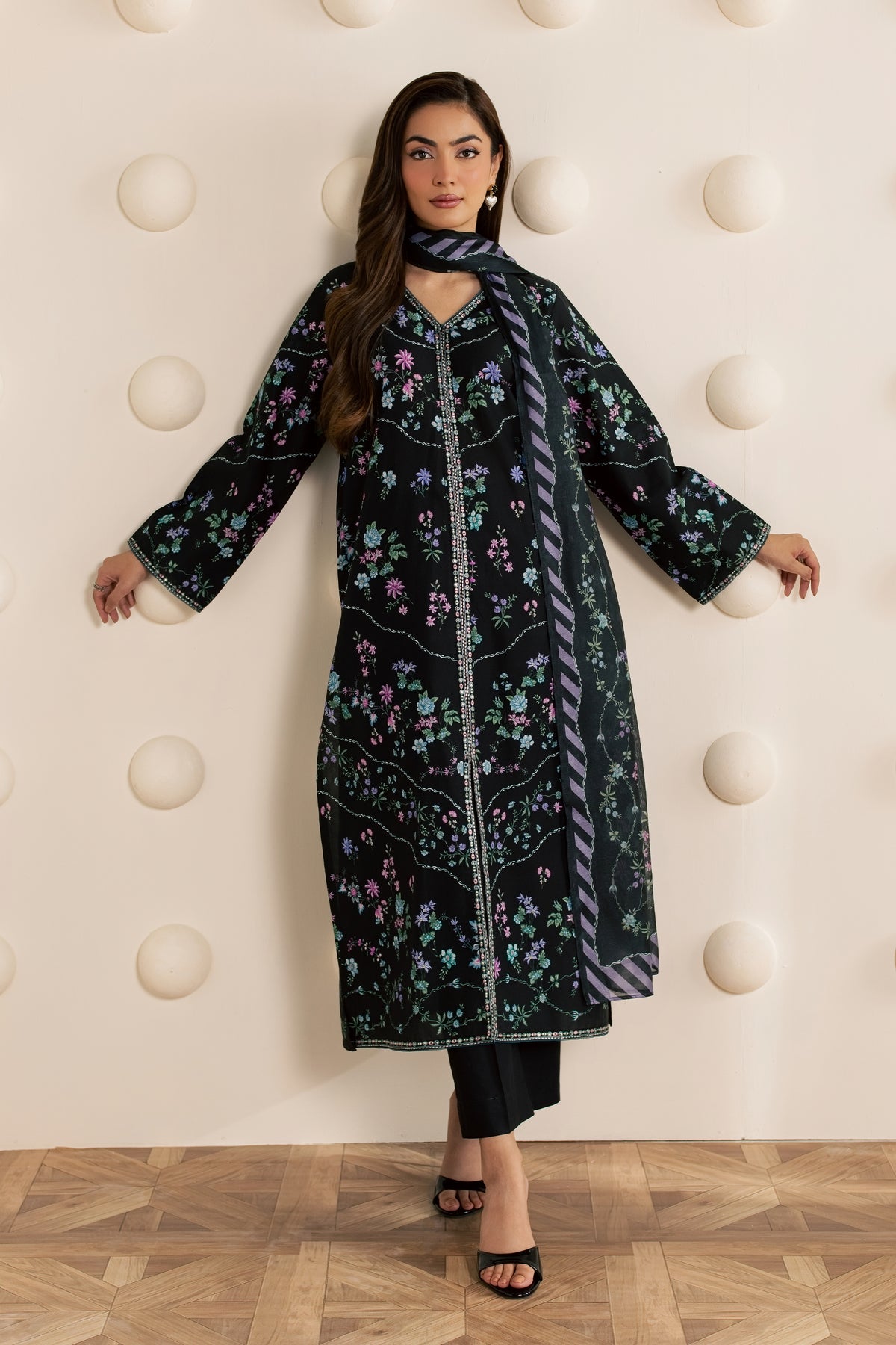 Black Aswa 3Pc - Embroidered Cambric Pret