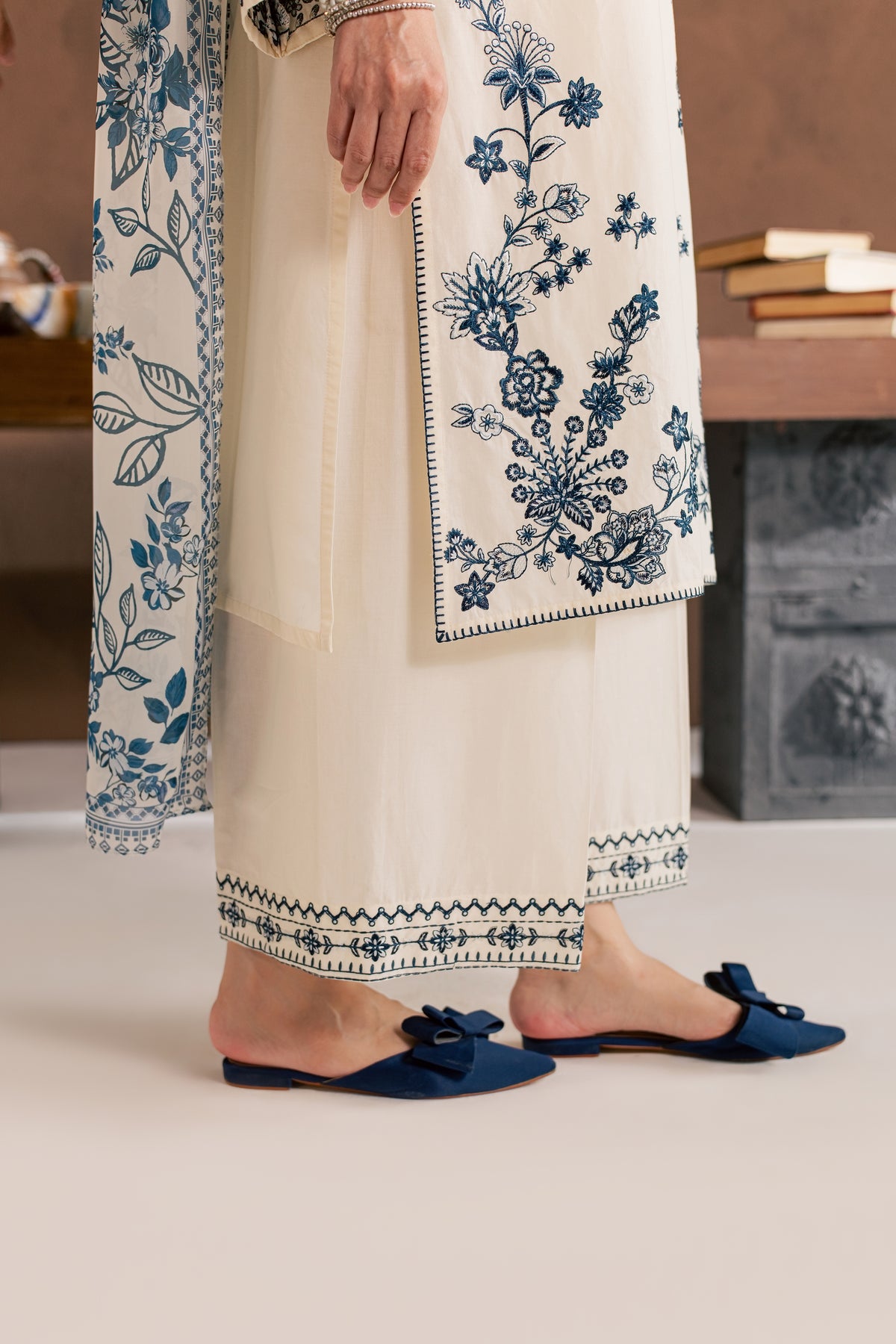 Meris 3Pc - Embroidered Cambric Pret