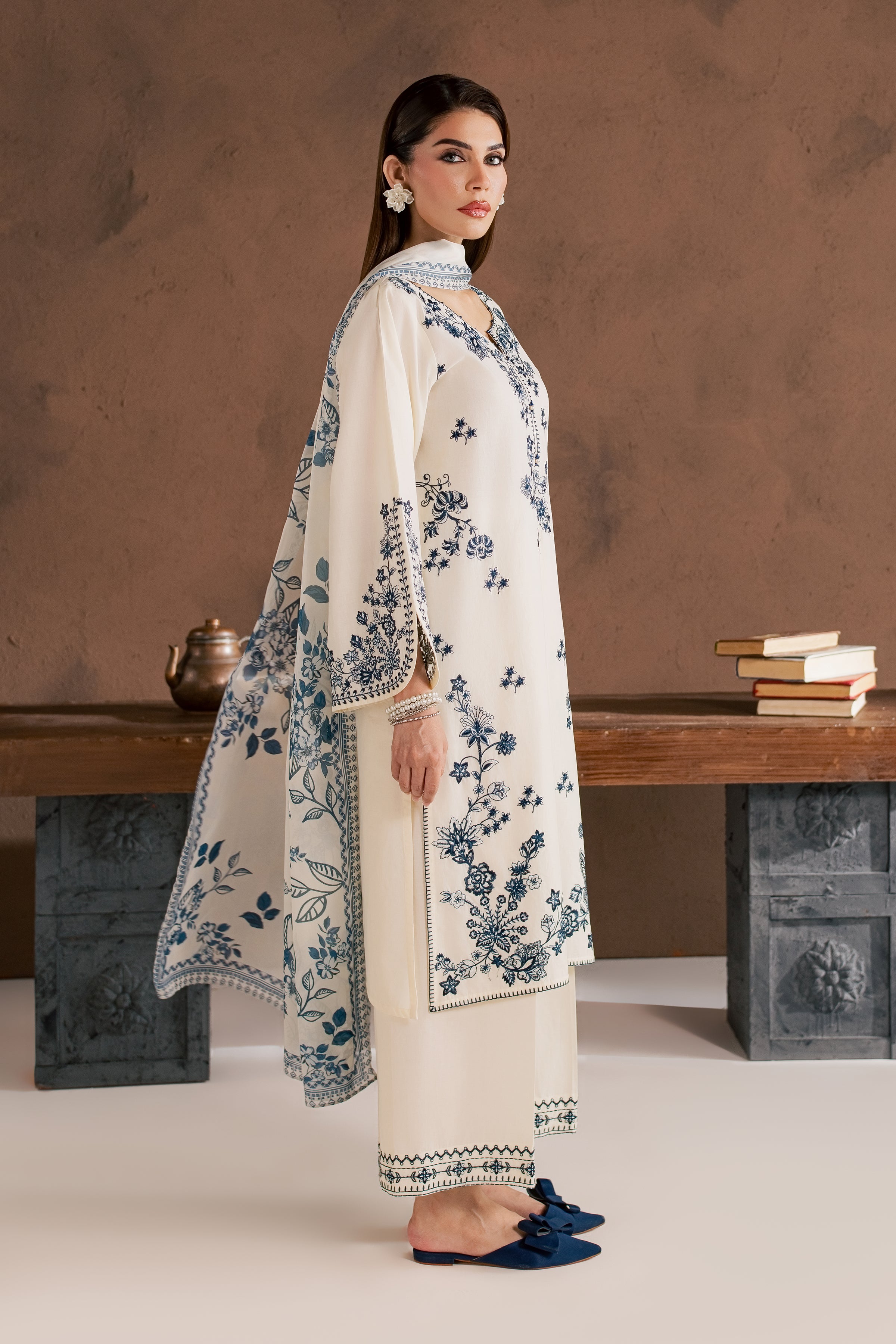 Meris 3Pc - Embroidered Cambric Pret