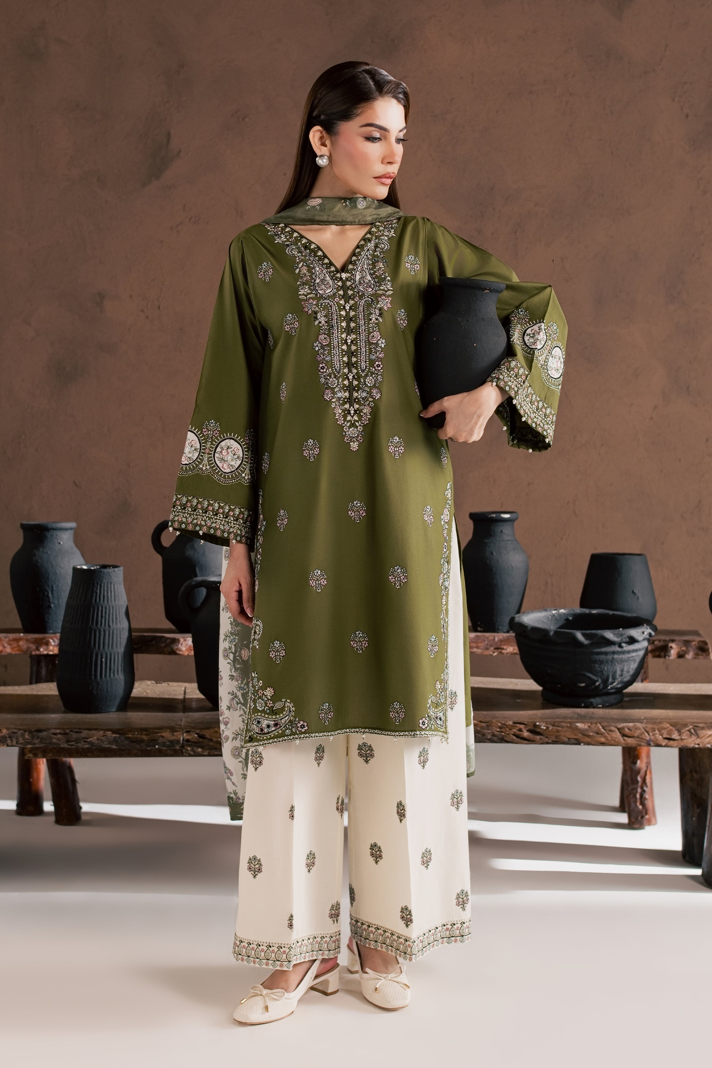 Emamah 3Pc - Embroidered Cambric Pret