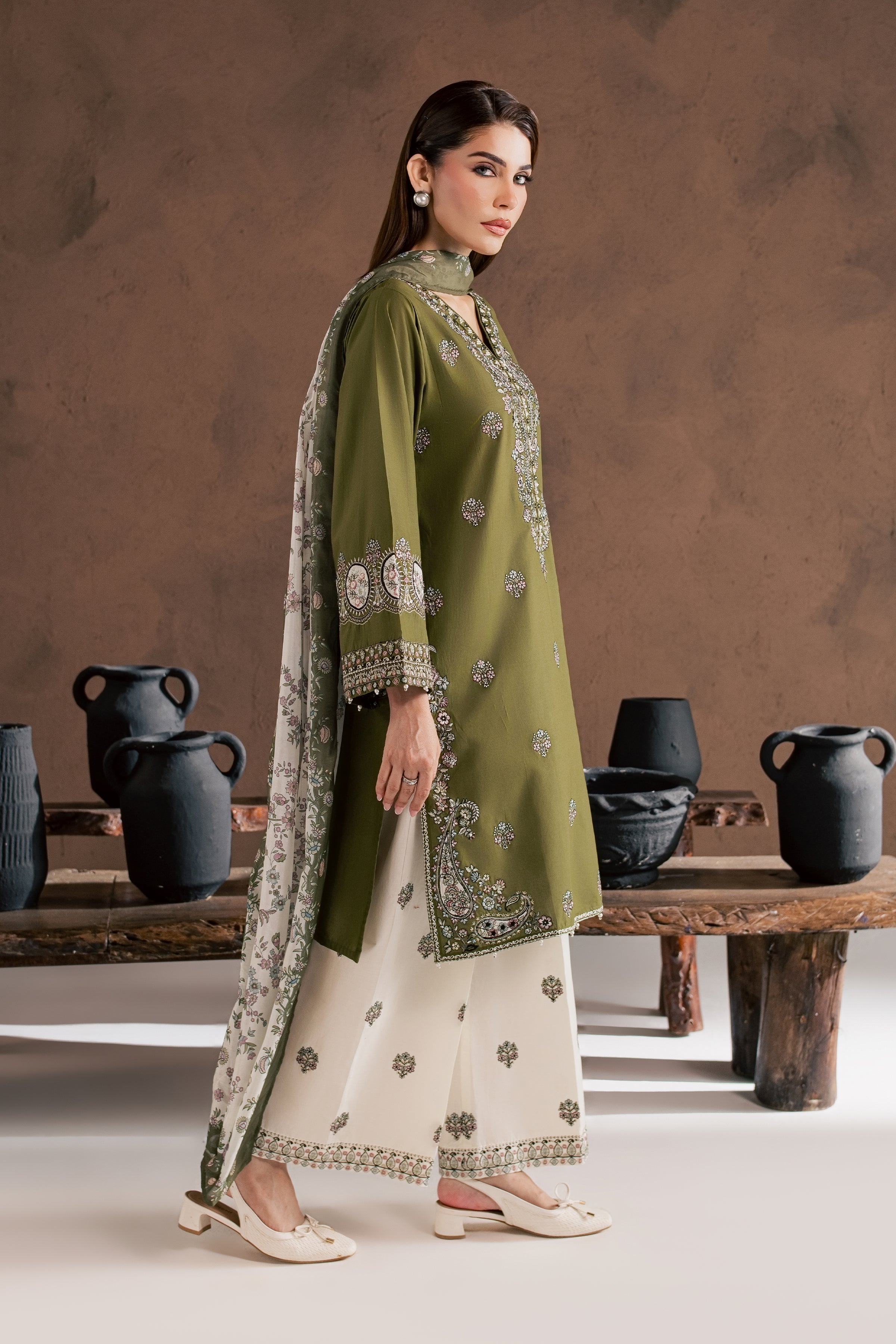 Emamah 3Pc - Embroidered Cambric Pret